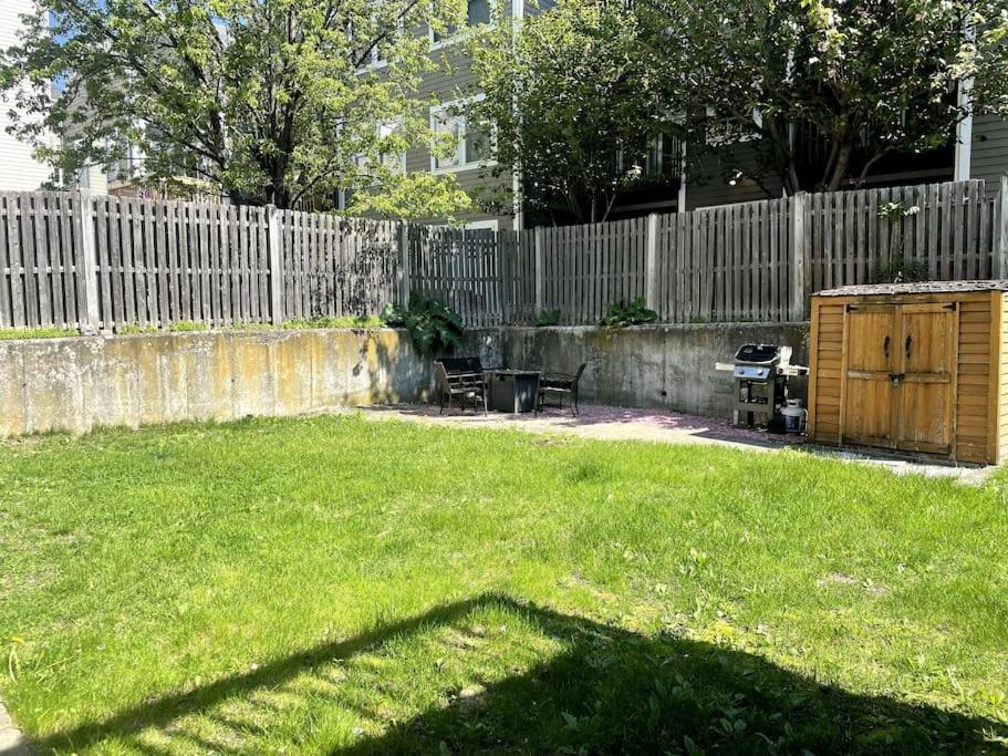 Lovely Two Bedroom Condo In South Boston Exterior photo