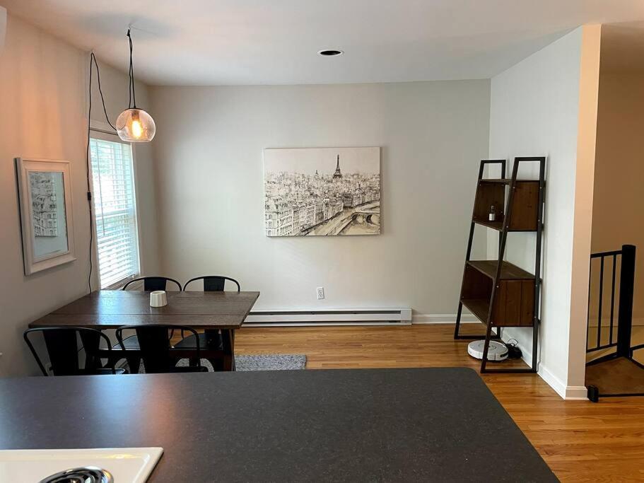 Lovely Two Bedroom Condo In South Boston Exterior photo