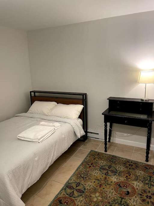 Lovely Two Bedroom Condo In South Boston Exterior photo